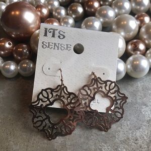 🎀BRAND NEW FROM BOUTIQUE🎀Gold Earrings